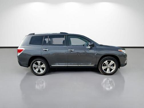 Magnetic Gray Metallic 2012 Toyota Highlander Limited