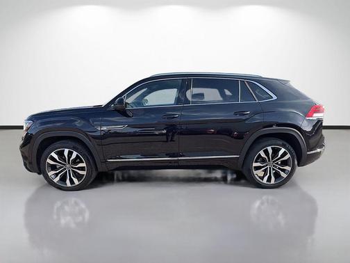 Deep Black Pearl Effect 2023 Volkswagen Atlas Cross Sport 3.6L V6 SEL Premium R-Line