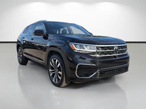 Deep Black Pearl Effect 2023 Volkswagen Atlas Cross Sport 3.6L V6 SEL Premium R-Line