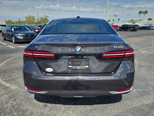 Dark Graphite 2025 BMW 540 i xDrive