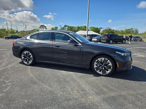 Dark Graphite 2025 BMW 540 i xDrive