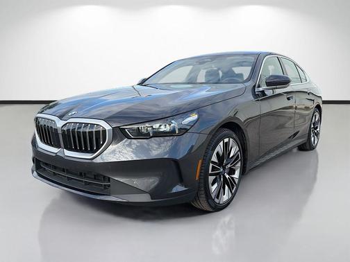 Dark Graphite Metallic 2025 BMW 540 i xDrive