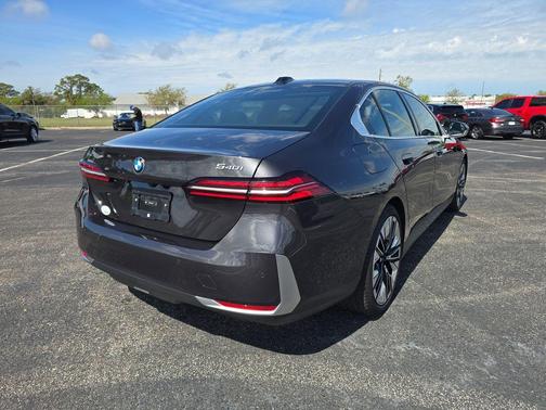 Dark Graphite 2025 BMW 540 i xDrive