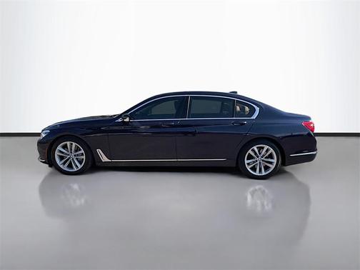 2016 BMW 750 i