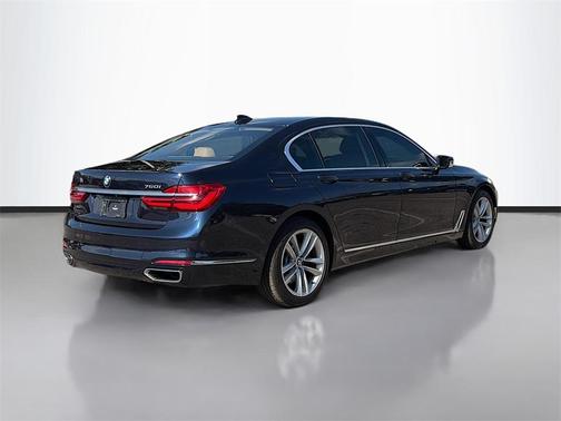 2016 BMW 750 i