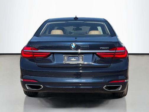 2016 BMW 750 i