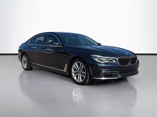 2016 BMW 750 i