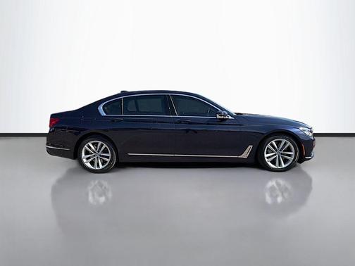 2016 BMW 750 i