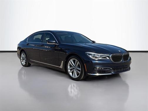 2016 BMW 750 i