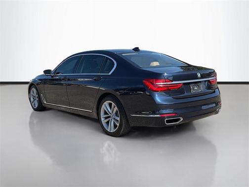 2016 BMW 750 i