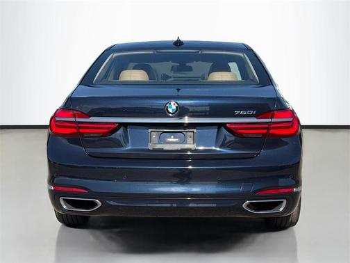 2016 BMW 750 i