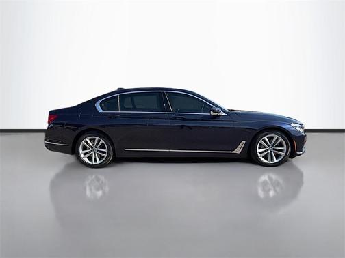 2016 BMW 750 i