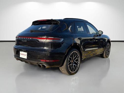 Jet Black Metallic 2020 Porsche Macan S