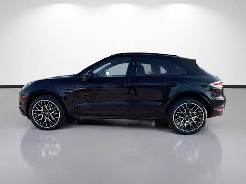 Jet Black Metallic 2020 Porsche Macan S