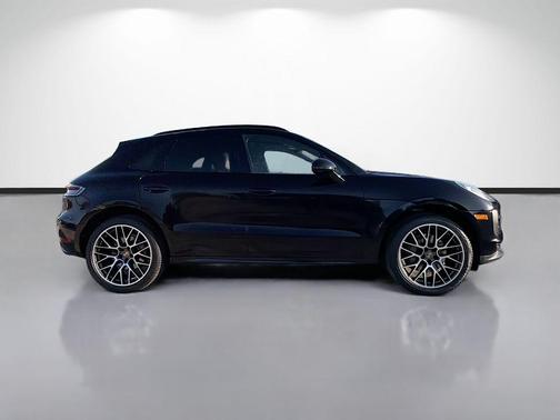 Jet Black Metallic 2020 Porsche Macan S