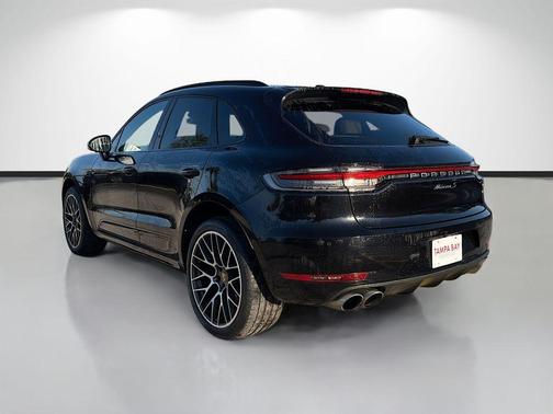 Jet Black Metallic 2020 Porsche Macan S