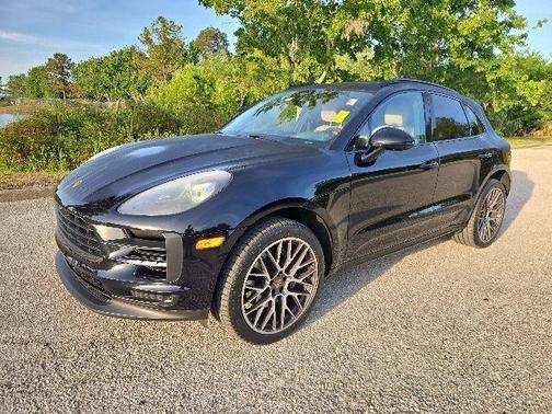 Jet Black Metallic 2020 Porsche Macan S