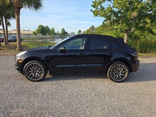 Jet Black Metallic 2020 Porsche Macan S