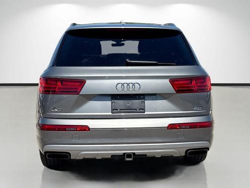 Graphite Gray Metallic 2018 Audi Q7 3.0T Premium Plus