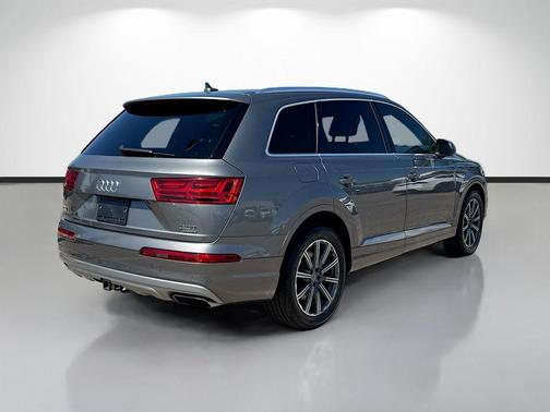 Graphite Gray Metallic 2018 Audi Q7 3.0T Premium Plus