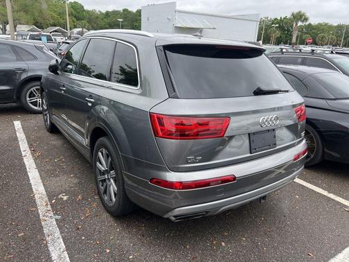 Graphite Gray Metallic 2018 Audi Q7 3.0T Premium Plus