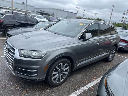 Graphite Gray Metallic 2018 Audi Q7 3.0T Premium Plus