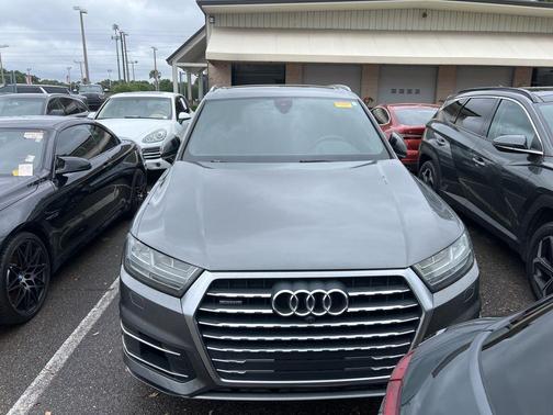 Graphite Gray Metallic 2018 Audi Q7 3.0T Premium Plus