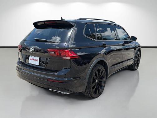 Deep Black Pearl Effect 2020 Volkswagen Tiguan 2.0T SE R-Line Black