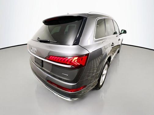 Samurai Gray Metallic 2024 Audi Q7 45 Premium Plus