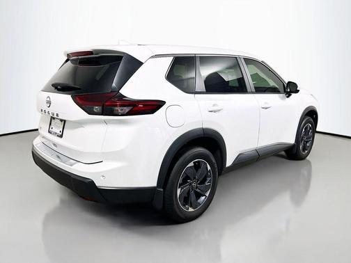 Everest White P 2025 Nissan Rogue SV