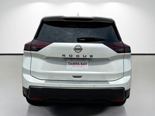 Everest White P 2025 Nissan Rogue SV
