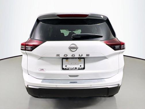 Everest White P 2025 Nissan Rogue SV