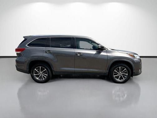 Predawn Gray Mica 2019 Toyota Highlander XLE