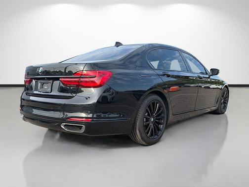2018 BMW 740 i