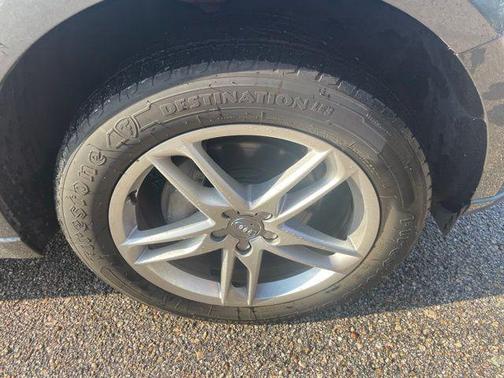 Daytona Gray Pearl Effect 2017 Audi Q5 2.0T Premium Plus