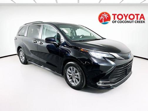 2023 Toyota Sienna XLE