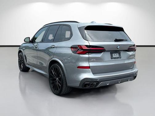 Metallic 2024 BMW X5 M60i