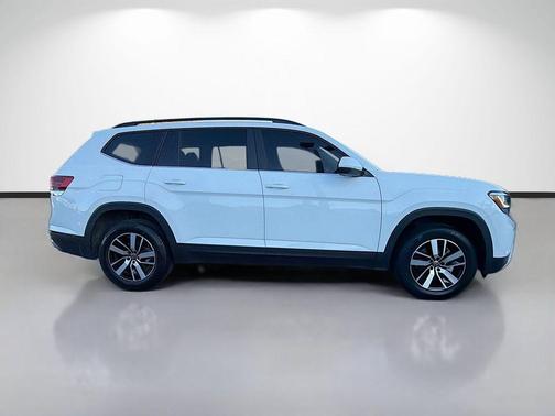 Pure White 2023 Volkswagen Atlas 2.0T SE