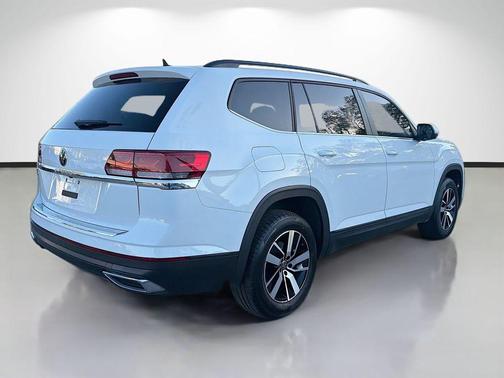 Pure White 2023 Volkswagen Atlas 2.0T SE