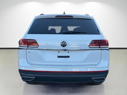 Pure White 2023 Volkswagen Atlas 2.0T SE