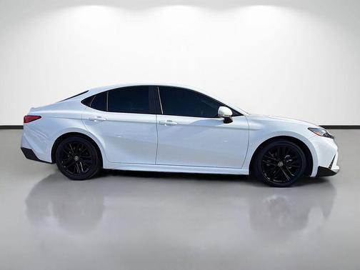 Ice 2025 Toyota Camry SE