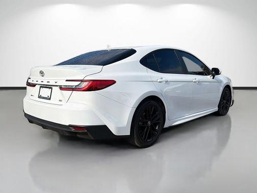 Ice 2025 Toyota Camry SE