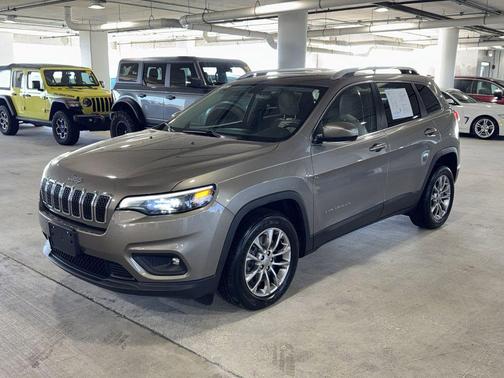 Light Brownstone Pearlcoat 2019 Jeep Cherokee Latitude Plus