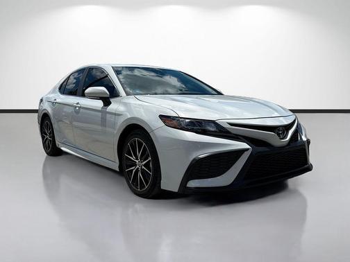 Ice Edge 2024 Toyota Camry SE