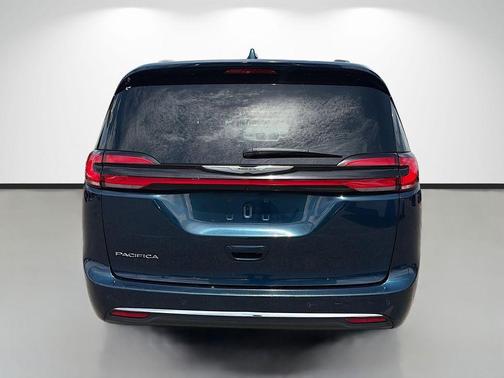 2021 Chrysler Pacifica Touring-L
