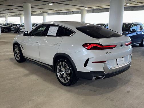 White Metallic 2021 BMW X6 sDrive40i