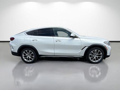 Mineral White Metallic 2021 BMW X6 sDrive40i