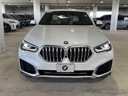 White Metallic 2021 BMW X6 sDrive40i