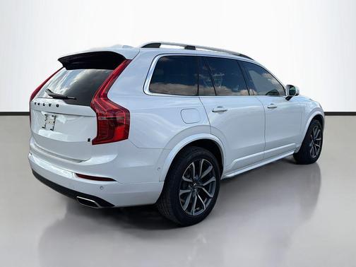 2018 Volvo XC90 T6 Momentum