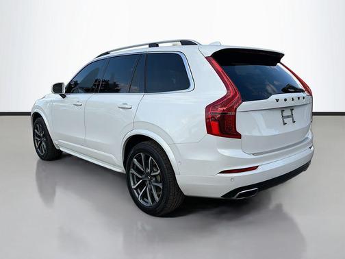 2018 Volvo XC90 T6 Momentum